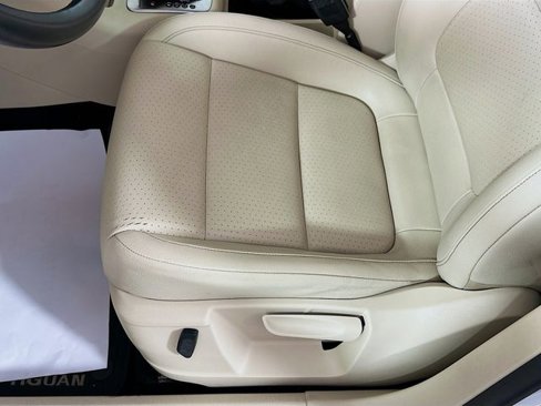 Used 2015 Volkswagen Tiguan SE image 19