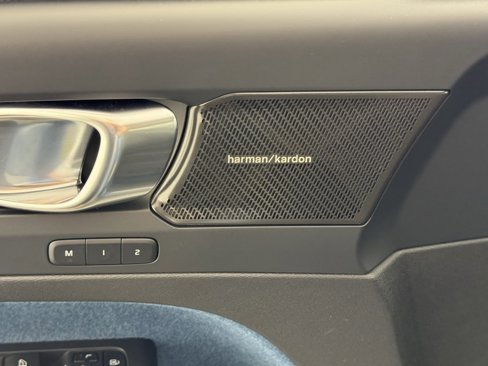 Certified 2023 Volvo XC40 Recharge Ultimate w/ Protection Package Premier image 16