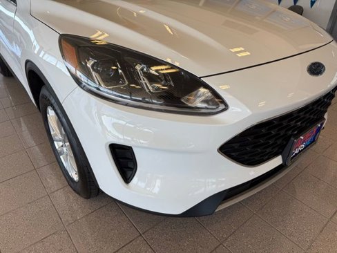 Used 2022 Ford Escape SE image 8