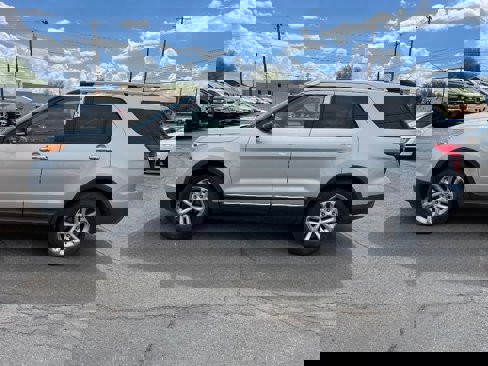 Used 2015 Ford Explorer XLT w/ Equipment Group 202A image 6