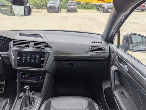 Used 2022 Volkswagen Tiguan SEL R-Line image 4