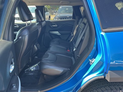 Used 2017 Jeep Cherokee Trailhawk w/ Cold Weather Group image 15