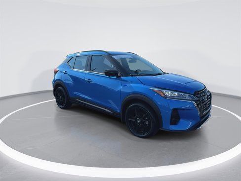 Used 2024 Nissan Kicks SR image 2