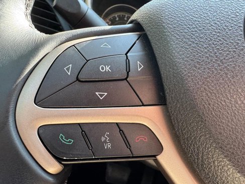 Used 2015 Jeep Cherokee Latitude w/ Safety Group image 16