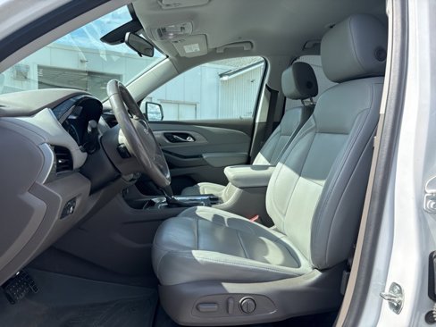 Used 2020 Chevrolet Traverse LT image 4