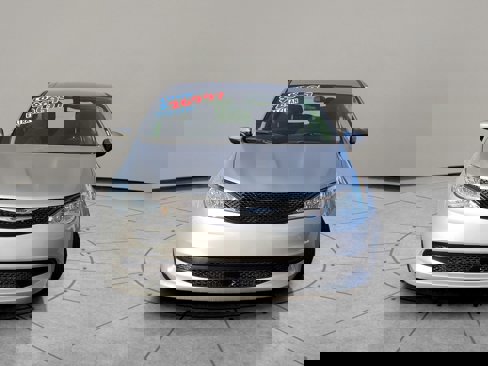 Used 2022 Chrysler Voyager LX image 2