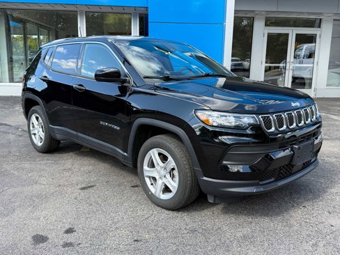 Used 2023 Jeep Compass Sport image 3