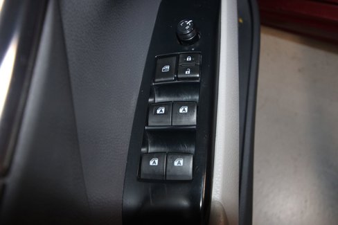 Used 2018 Toyota Camry SE image 6