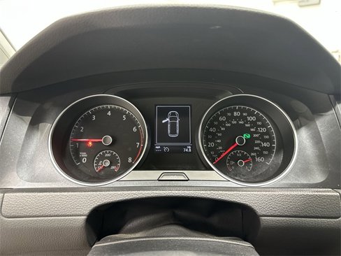 Used 2018 Volkswagen Golf S image 28