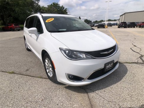 Used 2020 Chrysler Pacifica Touring-L image 1