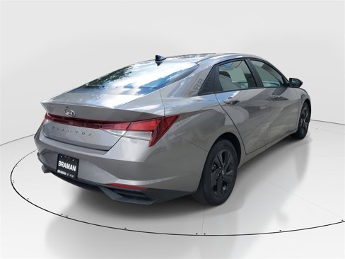 Used 2022 Hyundai Elantra SEL image 3