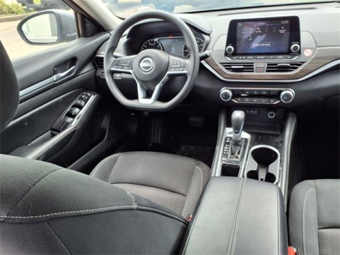 Used 2023 Nissan Altima 2.5 SV image 4