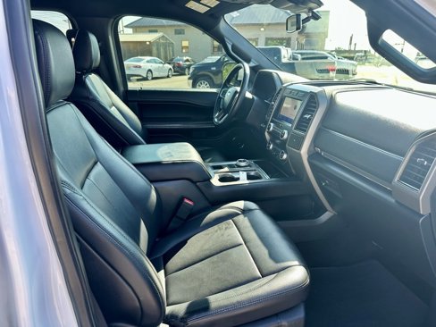 Used 2021 Ford Expedition XLT image 13