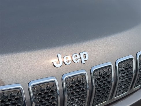 Used 2020 Jeep Cherokee Limited image 11