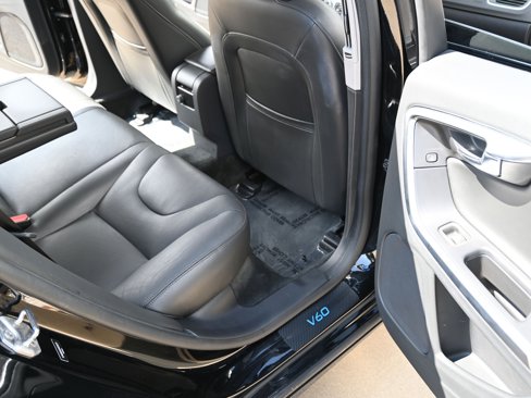 Used 2017 Volvo V60 T5 Premier w/ Convenience Package image 27