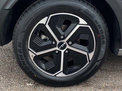 Used 2023 Kia Niro LX image 9