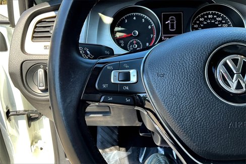 Used 2017 Volkswagen Golf S image 11