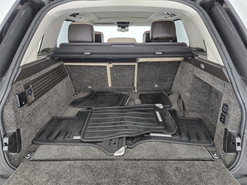 Used 2018 Land Rover Range Rover HSE image 16