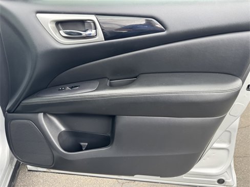 Used 2018 Nissan Pathfinder S image 8