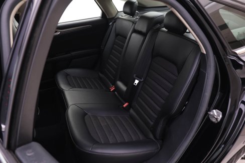 Used 2017 Ford Fusion SE w/ Equipment Group 201A image 9