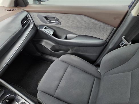 Used 2023 Nissan Rogue S image 13
