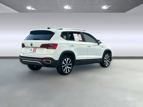Used 2024 Volkswagen Taos SE image 8