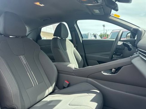 Certified 2024 Hyundai Elantra SEL image 25