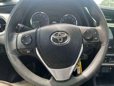 Used 2019 Toyota Corolla LE image 11