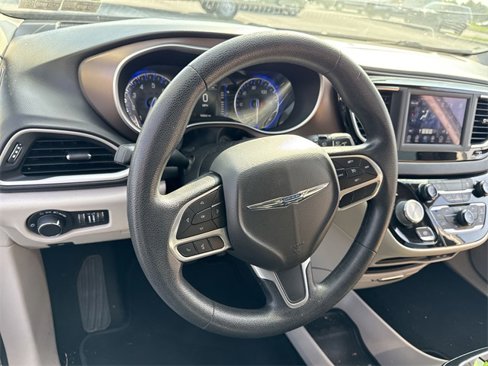 Used 2020 Chrysler Voyager Lxi image 17