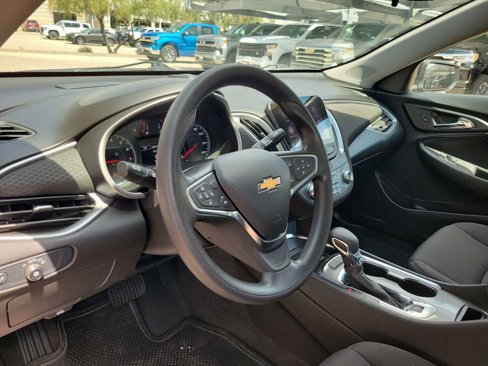 Used 2024 Chevrolet Malibu LT image 2