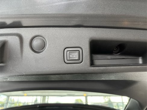 Used 2020 Chevrolet Equinox LT image 17