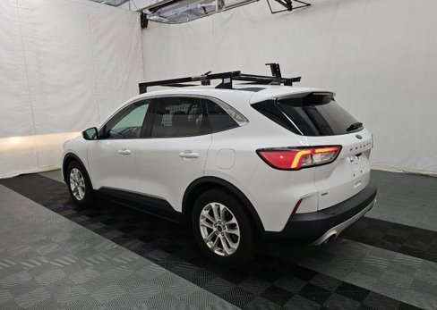 Used 2020 Ford Escape SE image 4