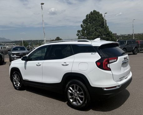 Used 2023 GMC Terrain SLT image 4