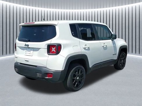 Used 2023 Jeep Renegade Latitude image 4