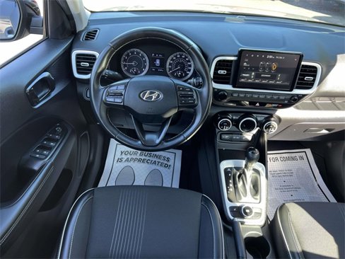 Used 2022 Hyundai Venue Limited image 15