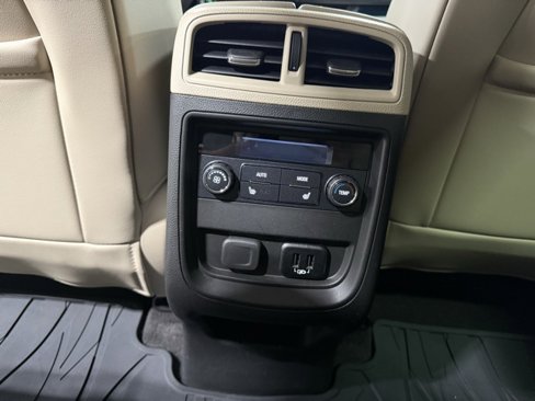 Used 2018 Buick Envision Essence image 29