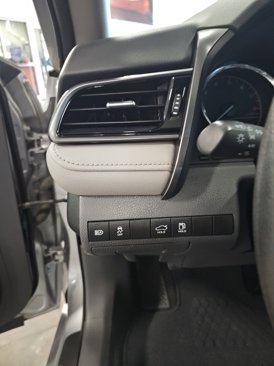 Used 2019 Toyota Camry L image 12