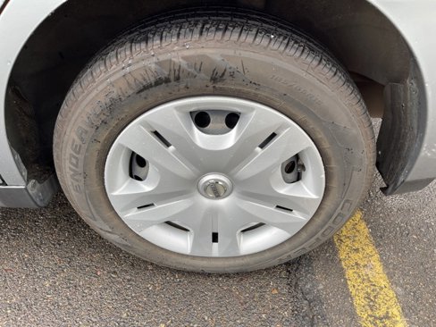 Used 2012 Nissan Versa 1.8 S image 4