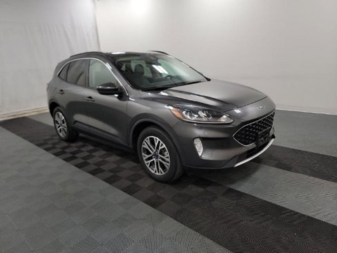 Used 2020 Ford Escape SEL image 3