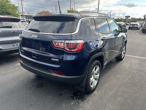 Used 2018 Jeep Compass Latitude image 2