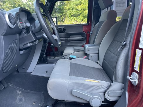 Used 2010 Jeep Wrangler Unlimited Sahara w/ Dual Top Group image 27