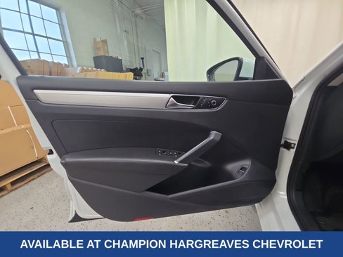 Used 2017 Volkswagen Passat 1.8T S image 31