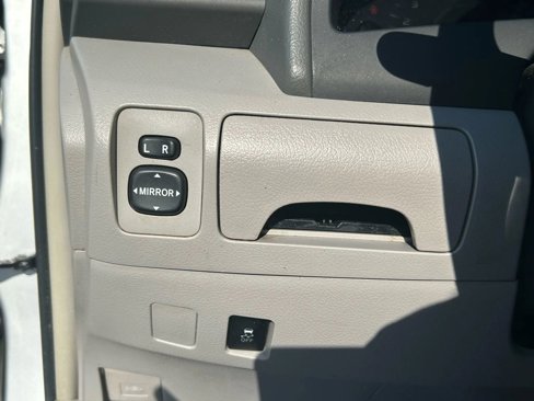 Used 2011 Toyota Camry XLE image 23