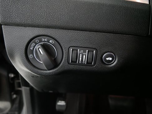 Used 2018 Chrysler 300 Touring image 26