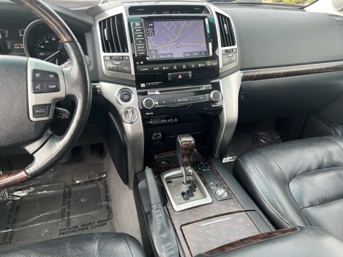Used 2014 Toyota Land Cruiser image 32