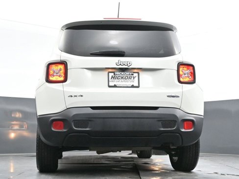 Used 2016 Jeep Renegade Latitude w/ Cold Weather Group image 46