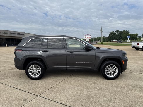 Used 2023 Jeep Grand Cherokee Laredo image 8