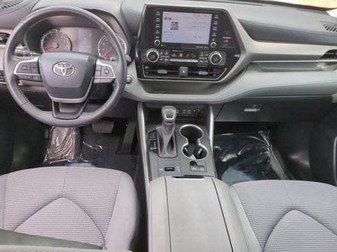 Used 2022 Toyota Highlander LE image 20