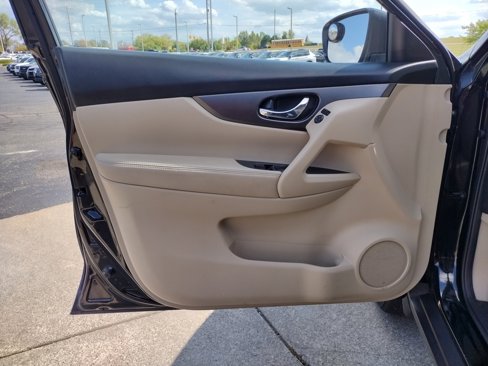 Used 2016 Nissan Rogue S w/ Appearance Package image 24