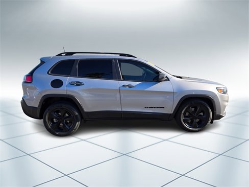 Used 2020 Jeep Cherokee Latitude Plus image 3